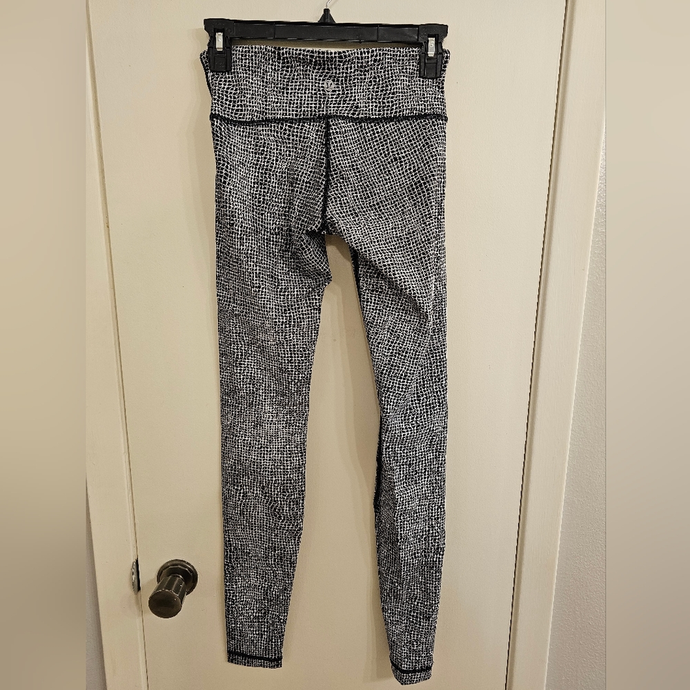 Lululemon Wunder Under Leggings - Size 4